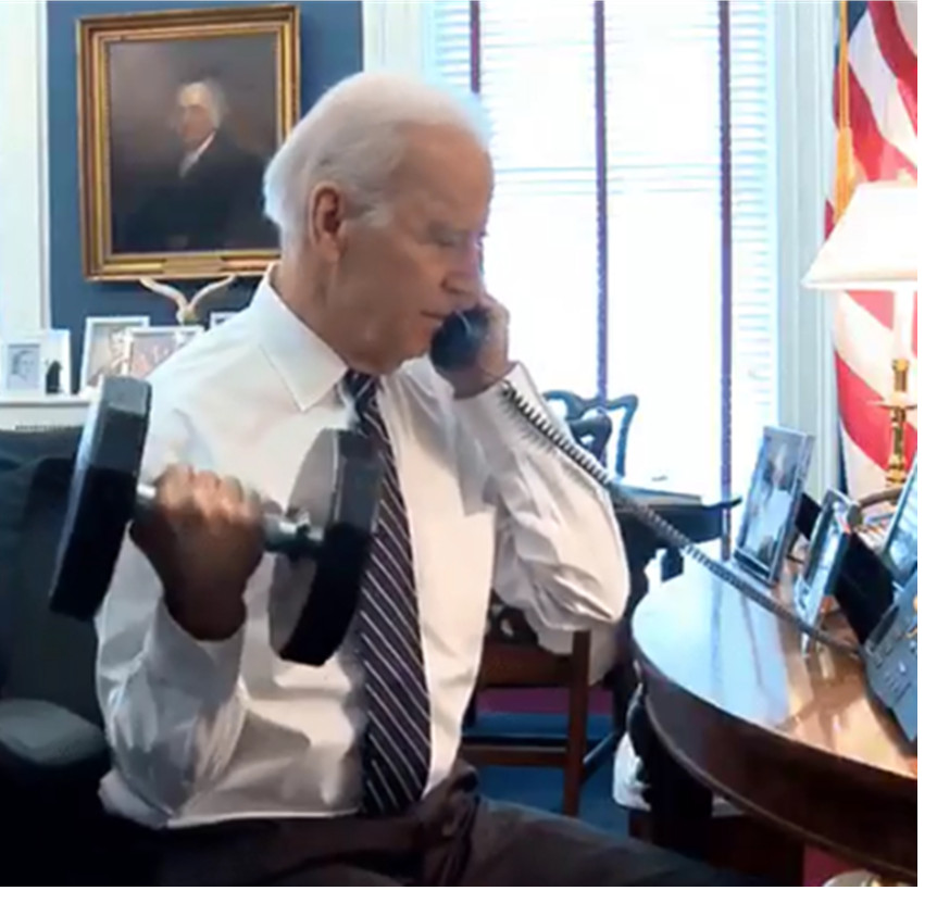 Hoe trainen met slechts een paar halters? Kijk naar Joe Biden voor een advies