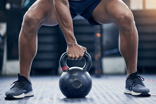 4 geweldige voordelen van kettlebell -schommels 4 geweldige voordelen van kettlebell -schommels