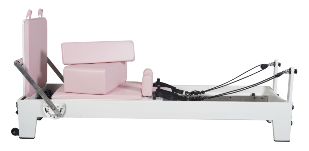 Wit geschilderde eiken roze pilatesapparatuur