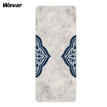 Deze suede+rubberen yogamat met gedrukte elementen wordt aangepast door onze klant, wat zweetresistentie is.